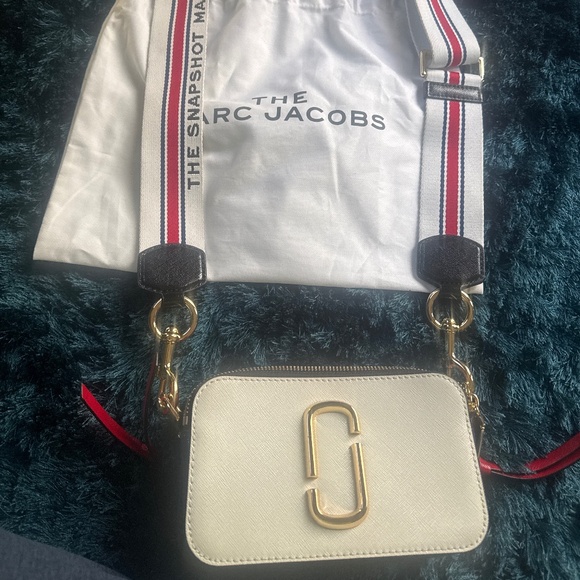 Marc Jacobs - Picture 1 of 6